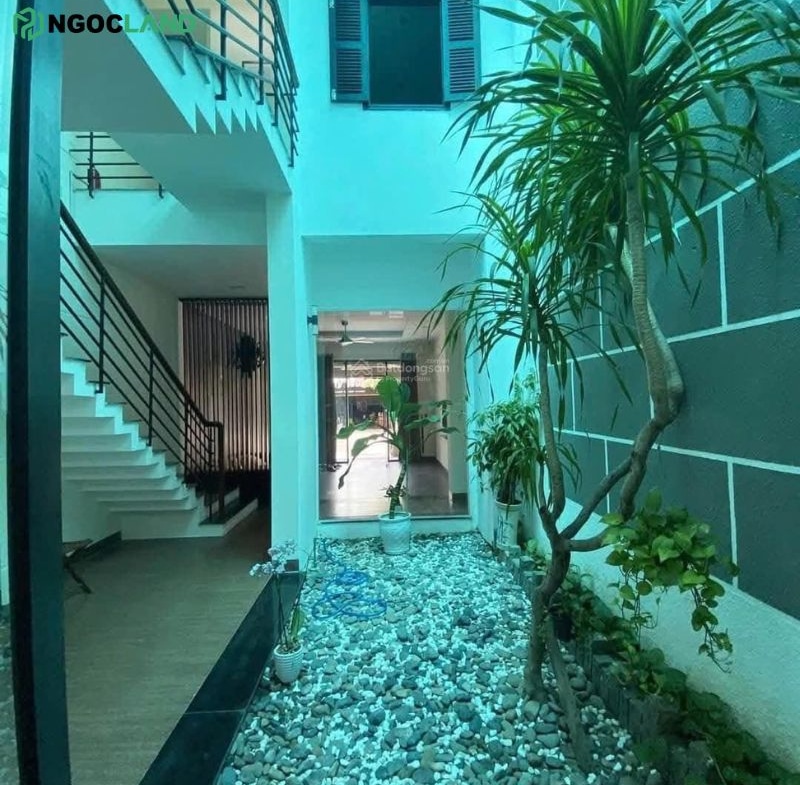 Cho thuê nhà đường Nguyễn Xuân Khoát-Tiểu cảnh
